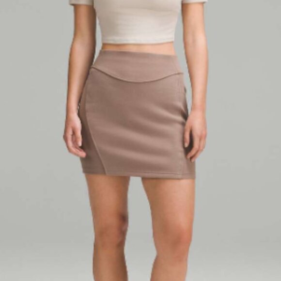 Lululemon NWT Scuba High-Rise Mini Skirt - Picture 2 of 5